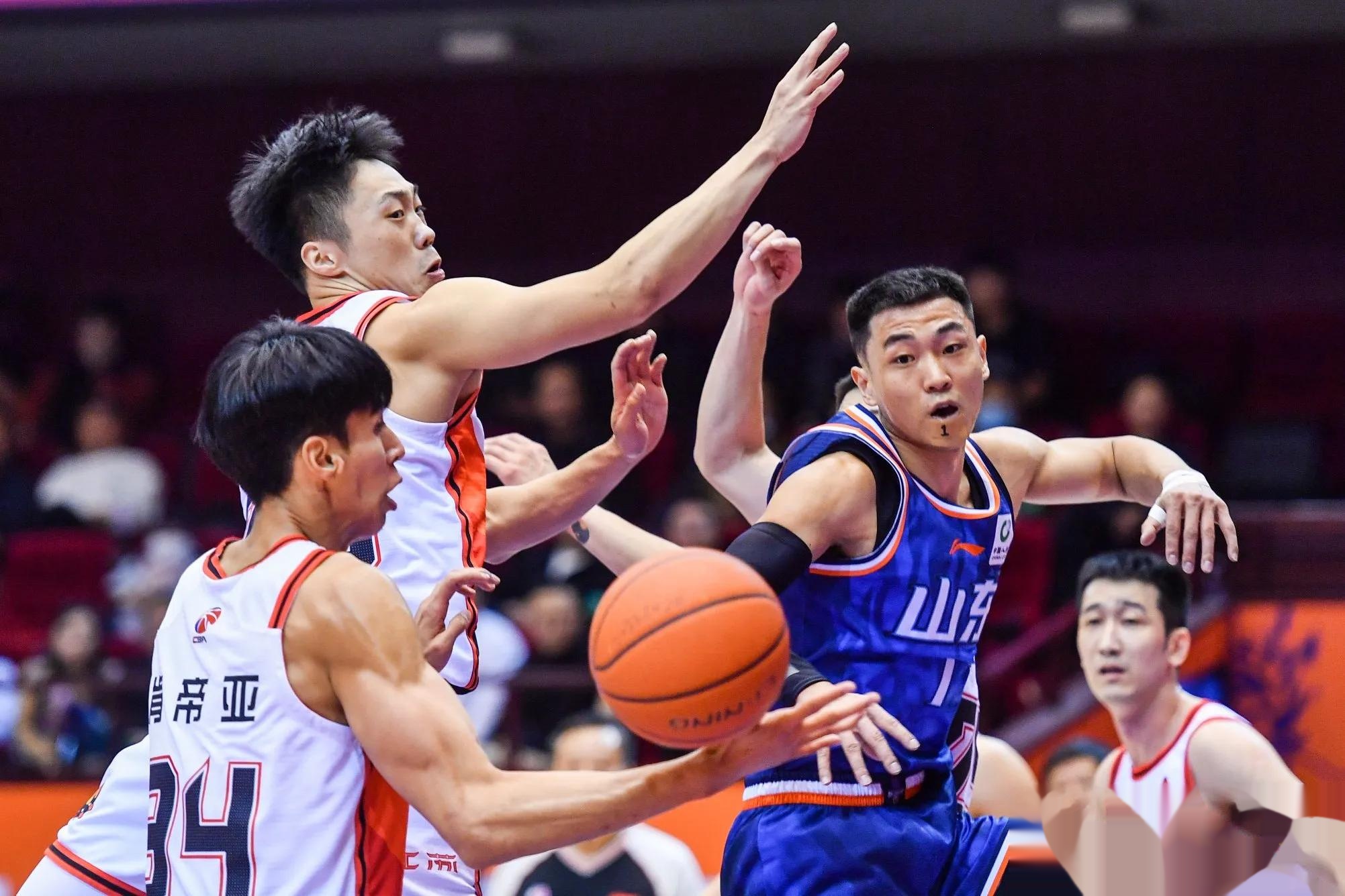 转折点!山东男篮迎来里程碑;足总杯今晨攻防权衡;信心回归;阵容厚度经受考验的简单介绍 转折点!山东男篮迎来里程碑;足总杯今晨攻防权衡;信心回归;阵容厚度经受考验的简单介绍