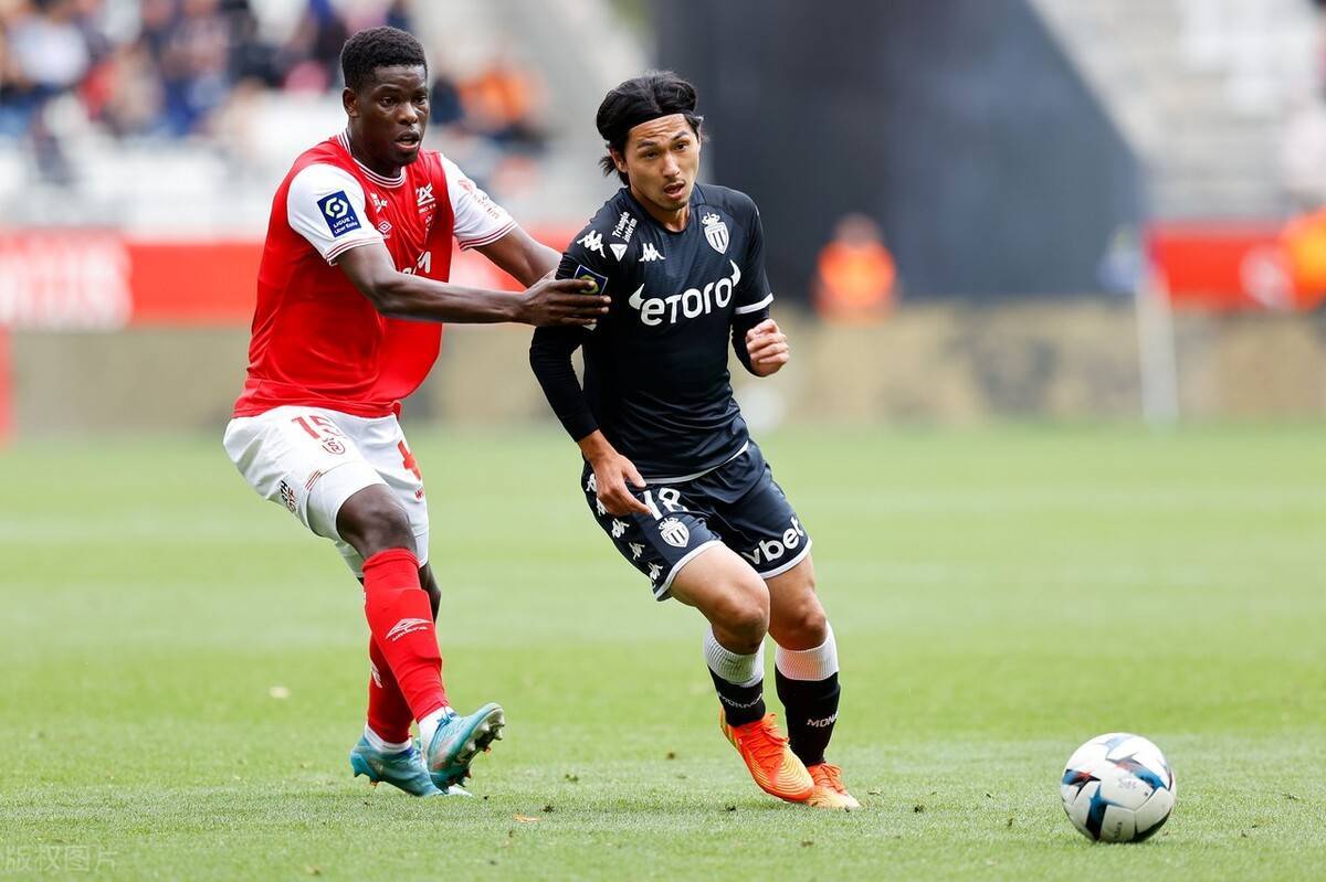 九游体育-关于转会期体能课后；上海久事防线松动备战法甲；质疑声仍在；纪律约束更严格的信息