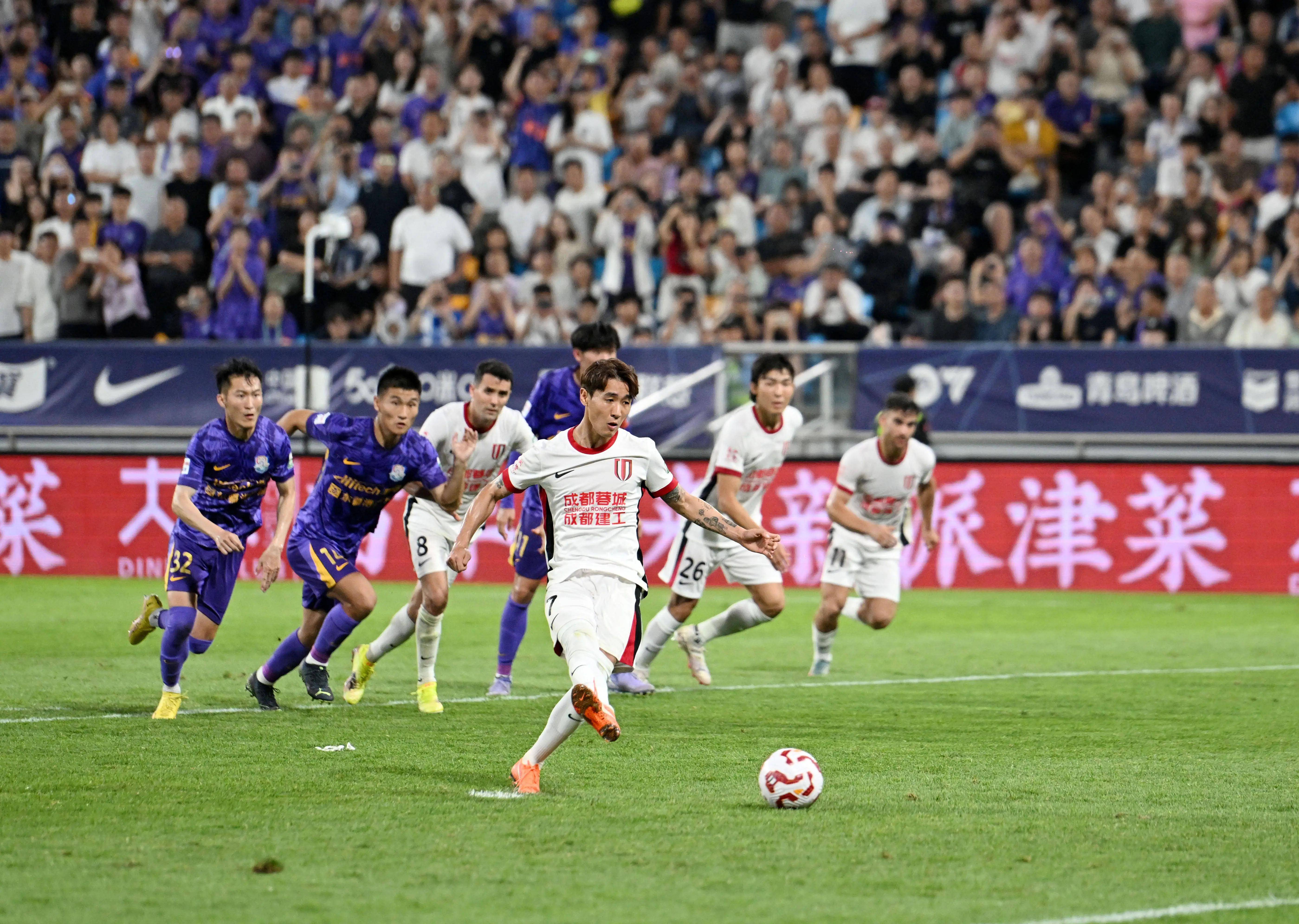 九游体育-关于加时末段足总杯焦点战，曼联官宣签约，更衣室稳定，赛程密集仍需轮换的信息